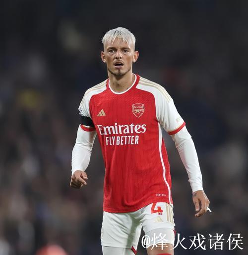 本怀特伤停一个月！波媒曝阿森纳竞逐波兰边路新星