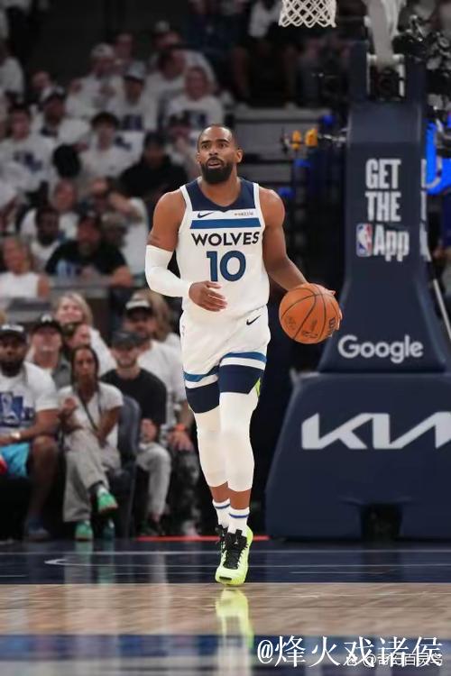 科尔再度葬送比赛!关键时刻执迷三后卫+传切,为何弃用理查德? 科尔再度葬送比赛!关键时刻执迷三后卫+传切,为何弃用理查德?